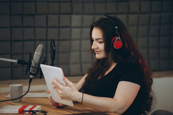 Claire Kmy : portrait d'une jeune actrice française inspirante